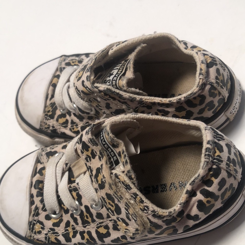 Girls size 7 animal print converse